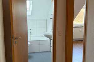 Frisch renovierte 2-Zimmer-Dachgeschoss-Wohnung mit neuem Bad und Garage in Gelsenkirchen-Horst – Die vollständige Adresse der Immobilie erhältst du vom Anbieter., 45899 Horst, Gelsenkirchen – Vorschaubild 9