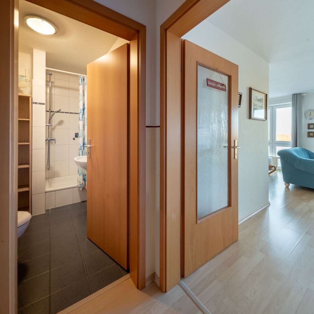 Immobilie in Nordstrand - Deichblick und Forellensee-Panorama: renoviertes 1-Zimmer-Apartment auf Nordstrand. - Bild 2