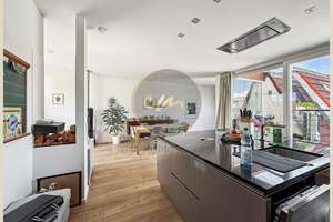 Für Sonnenanbeter und Lebemenschen: Lichtdurchflutete Dachgeschosswohnung mit Terrassen und Aufzug – Die vollständige Adresse der Immobilie erhältst du vom Anbieter., 10437 Prenzlauer Berg, Berlin – Vorschaubild 2
