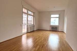 Schöne 2,5-Zimmer Altbauwohnung mit EBK