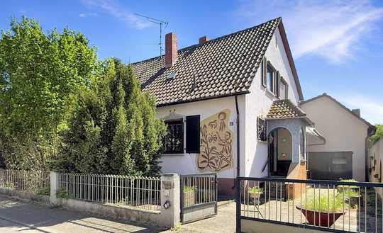 Rülzheim: Wohnhaus mit großem Nebengebäude – ideal für Wohnen & Gewerbe unter einem Dach