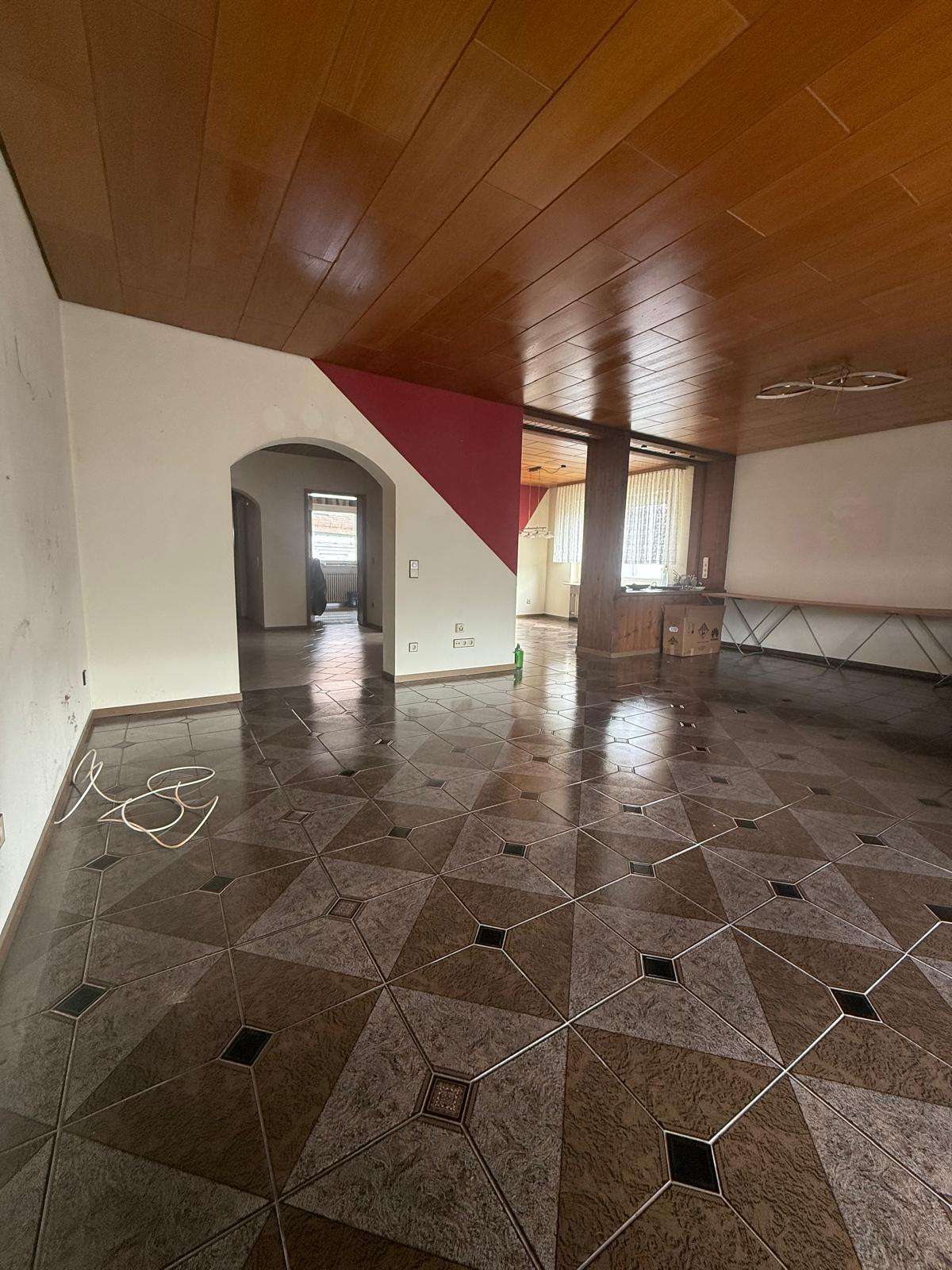 Immobilie in Walzbachtal - Große Wohnung mit Garage & Gartenanteil  4.ZKB + Balkon im schönen Walzbachtal - Bild 3