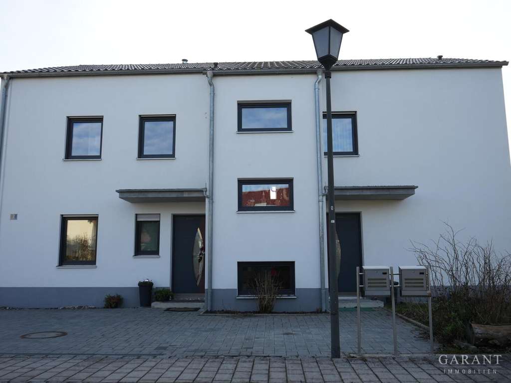 Immobilie in Pförring - Modernes Einfamilienhaus mit Einliegerwohnung, PV-Anlage und hochwertiger Ausstattung  - Bild 3