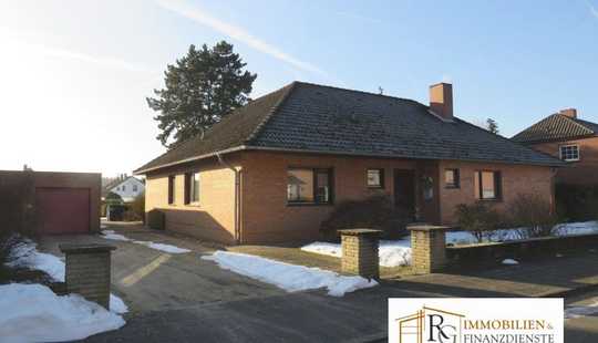 Bild von Sehr gepflegt & mit guter Raumaufteilung - EFH im Bungalowstil mit Doppelgarage & idyllischen Garten