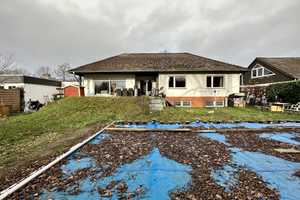 Großzügiger Bungalow mit Pool, Einliegerwohnung im UG, ausbaufähigem Dachboden & großem Garten! – Hannover (Kreis) – Vorschaubild 3