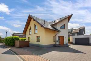 Exklusives Wohnen am Feldrand: Großzügiges Einfamilienhaus für die ganze Familie – Warendorf (Kreis) – Vorschaubild 1