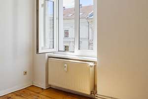 Leben in Kreuzberg: Stilvolle 2-Zimmer-Altbauwohnung mit großzügigem Grundriss – Wrangelstraße 90, 10997 Kreuzberg, Berlin – Vorschaubild 2