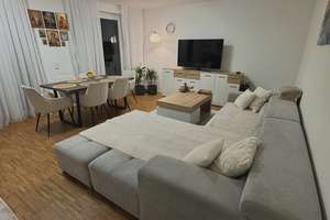 Geräumige, moderne Wohnung mit großem Balkon