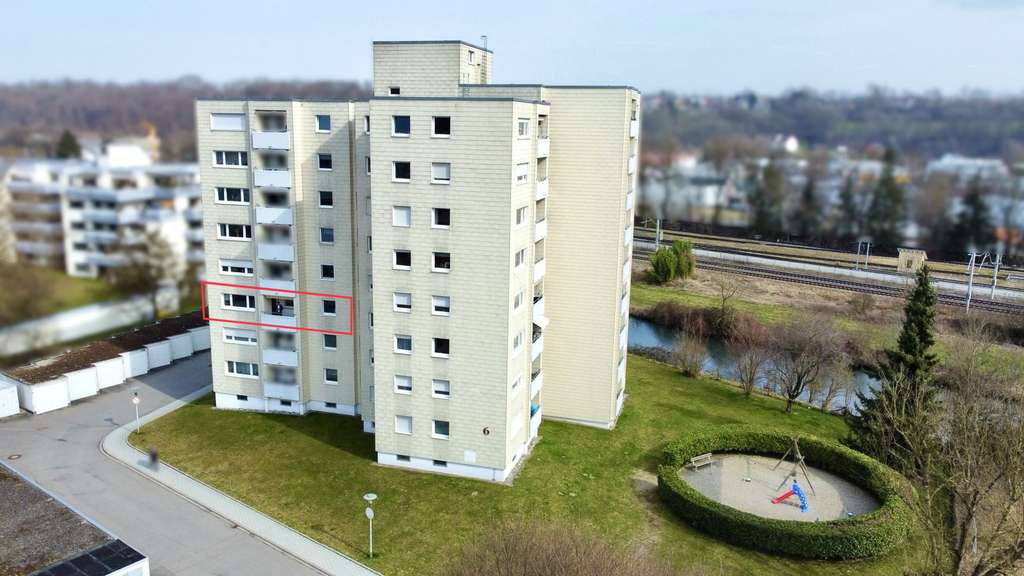 Immobilie in Warthausen - Bezugsfreie 4,5-Zimmer-Wohnung mit Garage in Warthausen - Bild 0