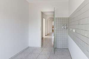 Lichtdurchflutete 4-Zimmer Wohnung mit 2 Balkonen, Garage & Stellplatz. Sehr gute Infrastruktur. – Die vollständige Adresse der Immobilie erhältst du vom Anbieter., 51149 Westhoven, Köln – Vorschaubild 6