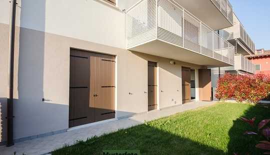 Bild von Dreifamilienhaus nebst 5 Garagen