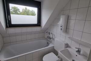 Modernisierte 2-Zimmer-Dachgeschosswohnung mit Balkon in Krefeld (mit Klimaanlage) – Schillerplatz 6, 47799 Cracau, Krefeld – Vorschaubild 9