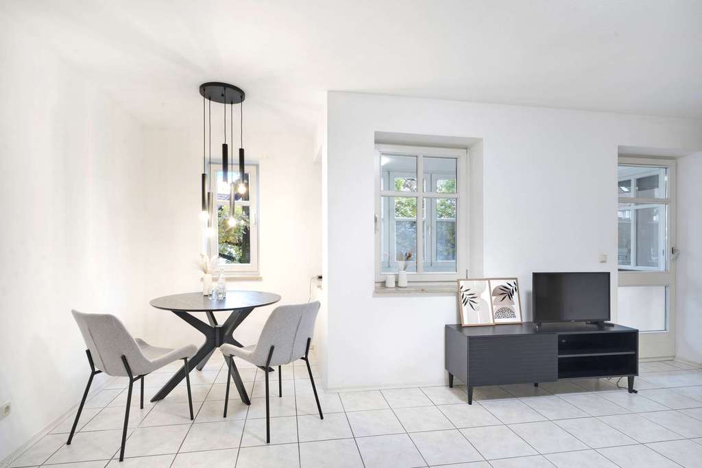 Immobilie in Erding - Perfekt geschnittene Wohnung ohne Mietvertrag – mit Loggia, neuer Küche & TG-Stellplatz - Bild 1