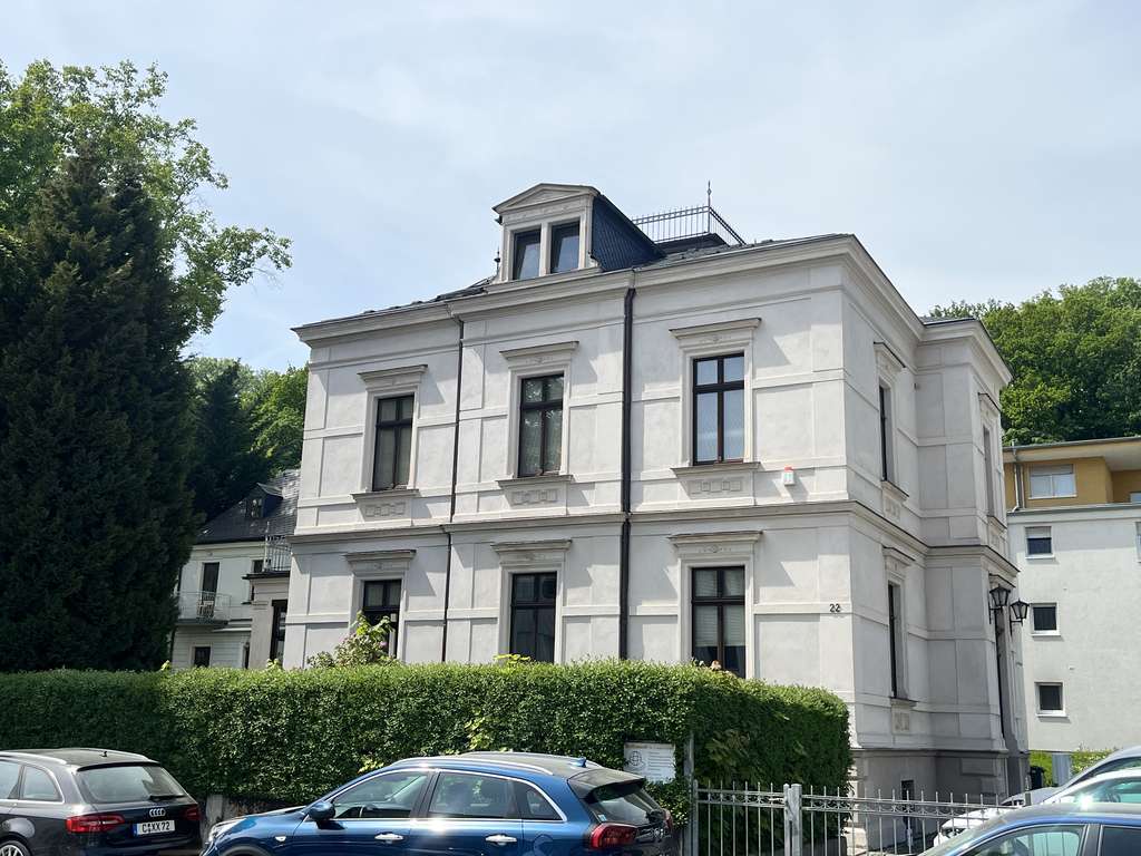 Sanierte Fabrikantenvilla mit Mietentwicklungspotenzial in guter Lage