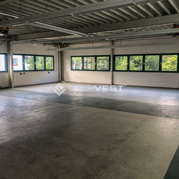 Lagerfläche im 1. OG mit Krananlage