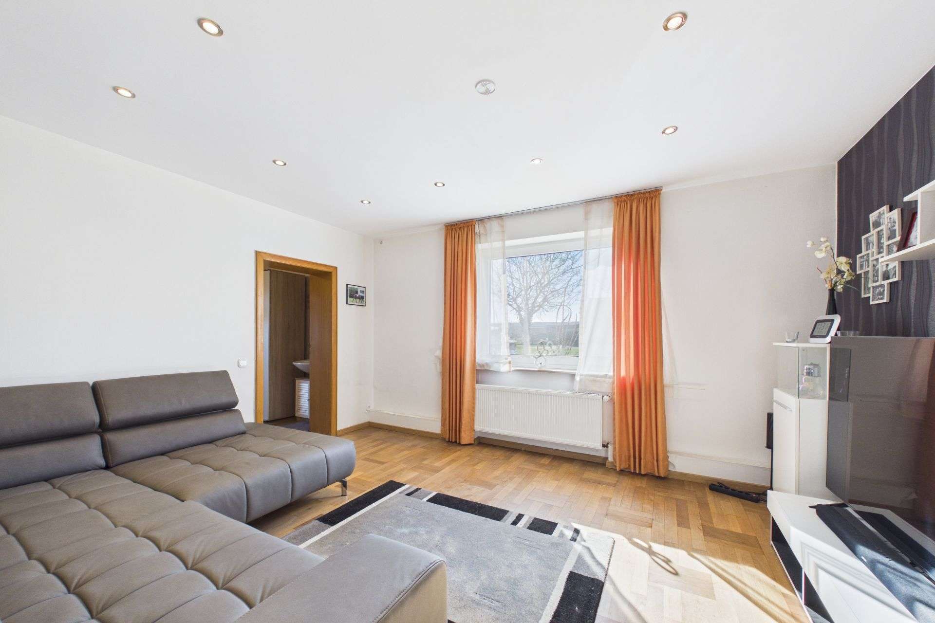 Immobilie in Oelde - Sanierungsobjekt mit zwei Wohneinheiten und zusätzlicher Fläche – großes Entwicklungspotenzial - Bild 9