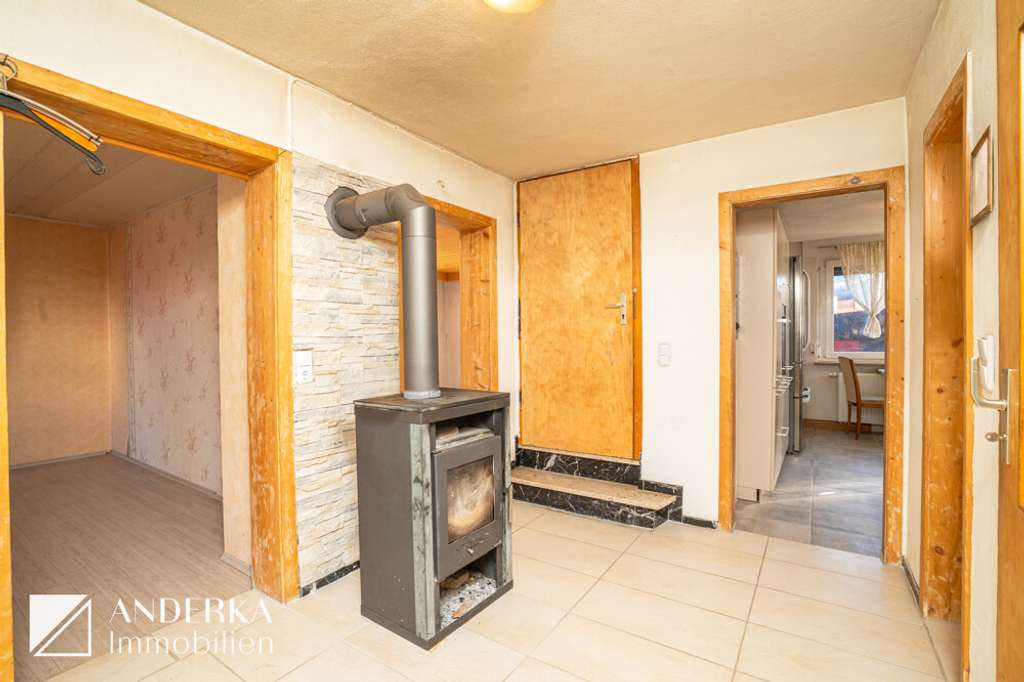 Immobilie in Sontheim an der Brenz - Einfamilienhaus mit Doppelgarage in Sontheim zu verkaufen – viel Potenzial für Ihre Wohnideen! - Bild 4