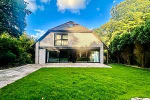 Einzigartige Villa in den Harburger Bergen – Exklusives Wohnen mit „Hollywood Hills“-Feeling – Die vollständige Adresse der Immobilie erhältst du vom Anbieter., 21075 Heimfeld, Hamburg – Vorschaubild 3