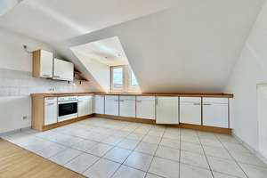 Über den Dächern von Nürnberg: 2-Zimmer-Dachgeschosswohnung mit Kamin, Dachloggia & Weitblick – Die vollständige Adresse der Immobilie erhältst du vom Anbieter., 90441 Hohe Marter, Nürnberg – Vorschaubild 10