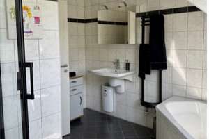 Wohnen mit Charakter: 3,5-Zimmer-Wohnung in Oberhausen – Die vollständige Adresse der Immobilie erhältst du vom Anbieter., 46149 Schwarze Heide, Oberhausen – Vorschaubild 3
