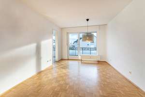 Raderberg - Vorgebirgspark: Schöne, helle 2,5 Zimmerwohnung mit großem Balkon von privat
