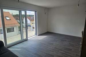 ​Neubau-Komfort (Bj. 2022): Barrierefreie 66 m² Seniorenwohnung (ab 58 J.) mit EBK,  – Nürnberg Straße 43, 91154 Roth – Vorschaubild 3