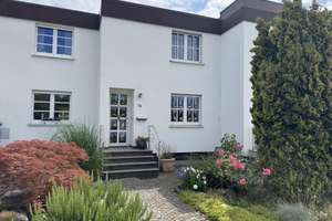 Familienfreundliches Reihenmittelhaus mit Garten, Kamin und Garage in schöner Wohnlage von Wickede