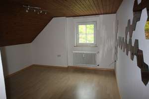Freundliche, gepflegte 2,5-Zimmer-DG-Wohnung in Kirchdorf an der Amper – Hauptstr. xx, 85414 Kirchdorf an der Amper – Vorschaubild 2