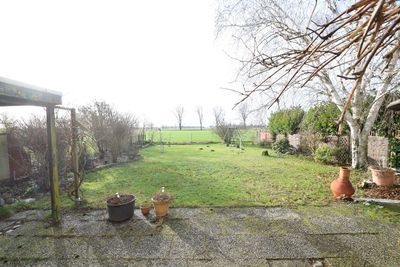EFH in ruhiger Wohnstr. 
mit unverbaubarem Blick aufs Feld!
+ EBK + Carport + Garten