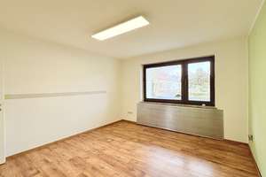 ***Attraktives 2-Familienhaus in ruhiger Lage – ideal für Familien oder Generationenwohnen*** – Die vollständige Adresse der Immobilie erhältst du vom Anbieter., 80689 Blumenau, München – Vorschaubild 8