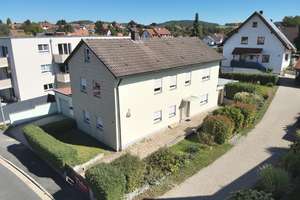 Ein- bis Zweifamilienhaus mit kleinem Garten + Doppelgarage + Nebengebäuden! – Die vollständige Adresse der Immobilie erhältst du vom Anbieter., 91257 Pegnitz – Vorschaubild 2