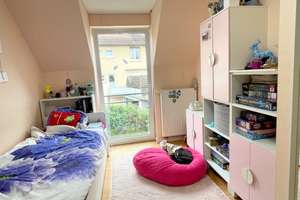 Großzügiges Reihenendhaus mit 7 Zimmern und 2 PKW  Stellplätze – Die vollständige Adresse der Immobilie erhältst du vom Anbieter., 70378 Hofen, Stuttgart – Vorschaubild 8
