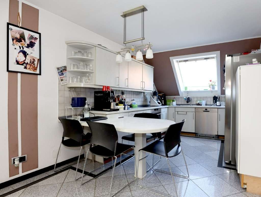 Immobilie in Rheinhausen - Haus der vielen Möglichkeiten – Eigennutzung, Teilvermietung, Ferienwohnungen oder Mehrgenerationenw - Bild 2