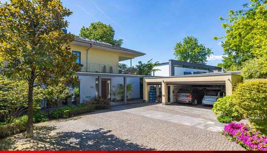 Bild von Kronberg! Traumhafte Villa in bester Lage mit Weinkeller, Welnessbereich und vielem mehr.