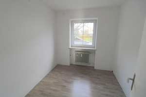 Zweifamilienhaus mit 3 Garagen in Essenbach/Landshut - Zum selbst darin Wohnen oder als Investment! – Landshut (Kreis) – Vorschaubild 9