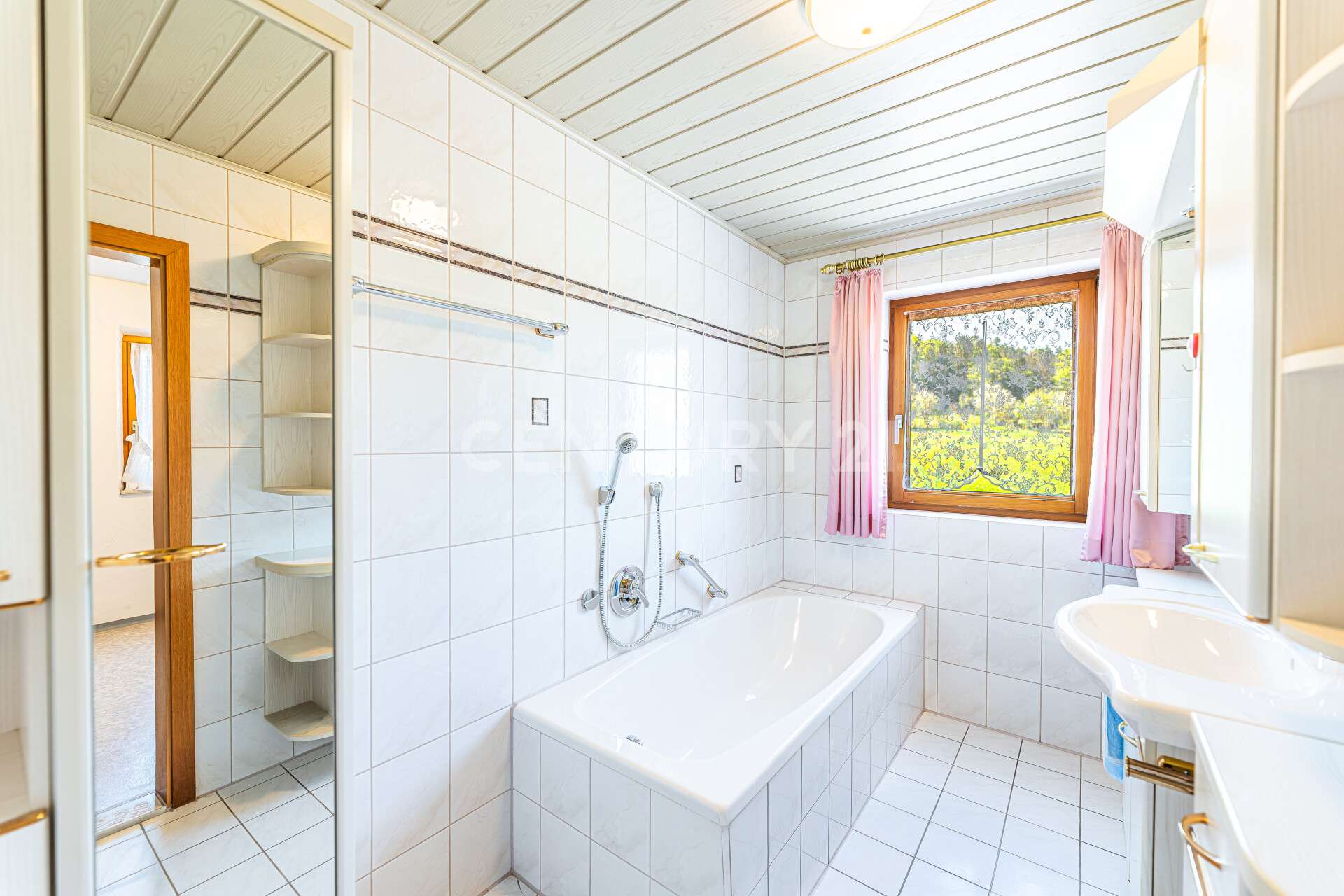 Immobilie in Hartenstein - Vielseitiges Anwesen mit großem Grundstück – Wohnen, Arbeiten, Gestalten - Bild 1