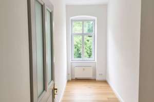 Großzügige Altbauwohnung mit zwei Balkonen in der Dresdner Neustadt – Die vollständige Adresse der Immobilie erhältst du vom Anbieter., 1099 Äußere Neustadt, Dresden – Vorschaubild 3