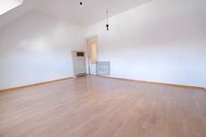 Helle 3-Zimmer-Dachwohnung mit Kachelofen, EBK und großer Dachterrasse in ruhiger Lage - Hohe Marter – Die vollständige Adresse der Immobilie erhältst du vom Anbieter., 90441 Hohe Marter, Nürnberg – Vorschaubild 5