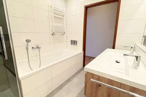 Moderne 4-Zimmer-Wohnung in attraktiver Lage von Erlangen – Die vollständige Adresse der Immobilie erhältst du vom Anbieter., 91052 Tal, Erlangen – Vorschaubild 6