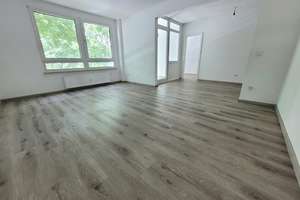 Schöne 5-Zimmer-Wohnung mit Balkon! – Spinozastr. 3, 45279 Freisenbruch, Essen – Vorschaubild 2