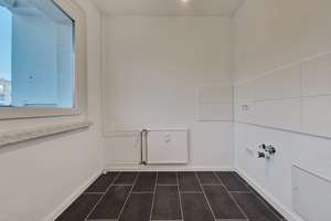 Noch im Feinschliff – bald zum Wohlfühlen bereit - Deine neue 2-Zimmer-Wohnung! – Helbigsdorfer Weg 8, 1169 Gorbitz-Ost, Dresden – Vorschaubild 2