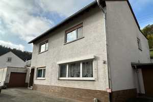 Geräumiges, günstiges 7-Raum-Einfamilienhaus in Raumbach zum Mietkauf – Im Eck 6, 55592 Bad Kreuznach (Kreis) – Vorschaubild 1