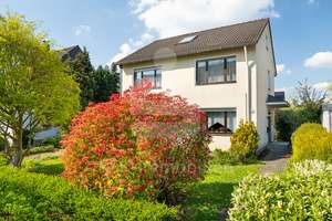 Großzügiges Einfamilienhaus mit viel Potential! – Die vollständige Adresse der Immobilie erhältst du vom Anbieter., 51503 Rösrath – Vorschaubild 1