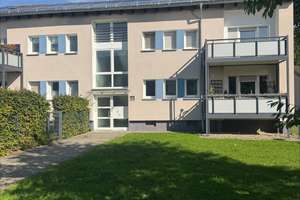 Ankommen & Wohlfühlen: Renovierte 2-Raum-Wohnung mit Balkon und barrierefreiem Bad