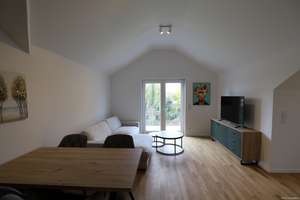 **VISTA Immobilien** Vollmöblierte Dachgeschoss-Wohnung mit Einbauküche