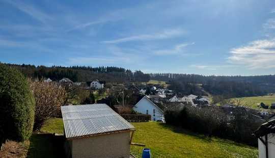 Bild von Modernisiertes Einfamilienhaus bis  Zweifamilienhaus  mit  großem Grundstück und Doppelgarage