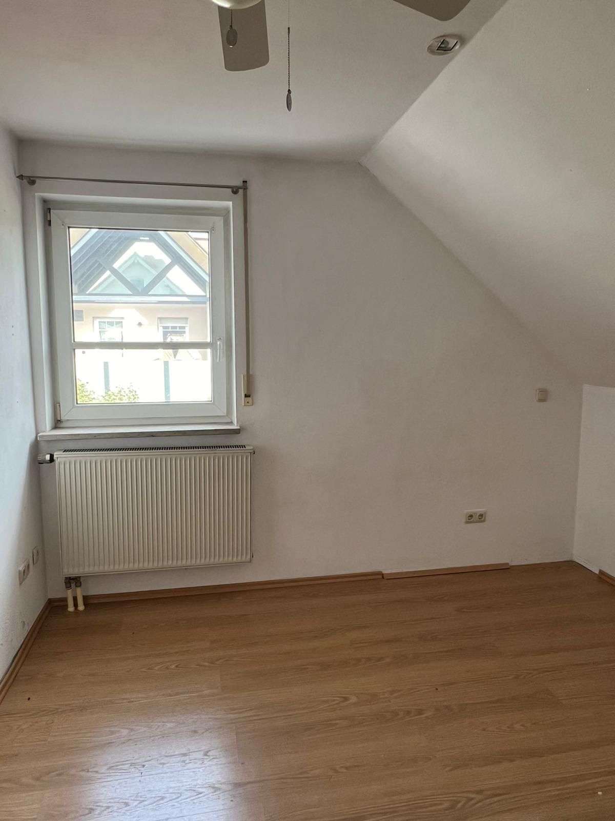 Immobilie in Zapfendorf - Schöne Dachgeschosswohnung mit herrlichem Ausblick - Bild 2