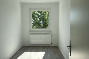 Die gefällt mir: interessante 3-Zimmer-Wohnung (WBS) – Reichenauer Weg 16, 1279 Tolkewitz/Seidnitz-Nord, Dresden – Vorschaubild 1
