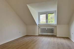 Helle 3 Raum KDB Wohnung, mit  Wannenbad, komplett renoviert!