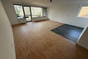 Helle 3-Zimmer Wohnung mit Balkon im 1. OG in Düsseldorf-Lörick